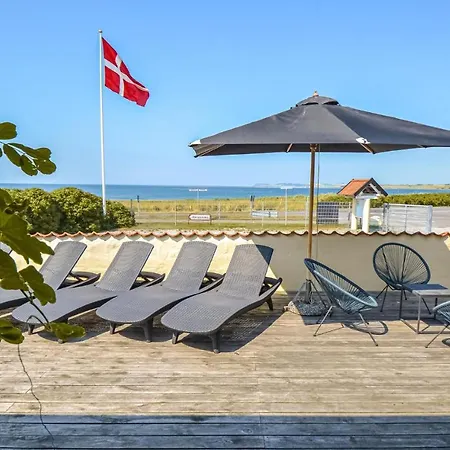 Strandhuset Feriehus Knebel