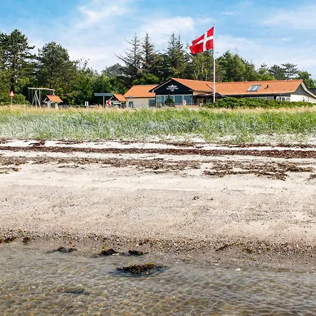 Strandhuset Feriehus Knebel